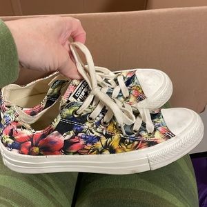 Floral Converse